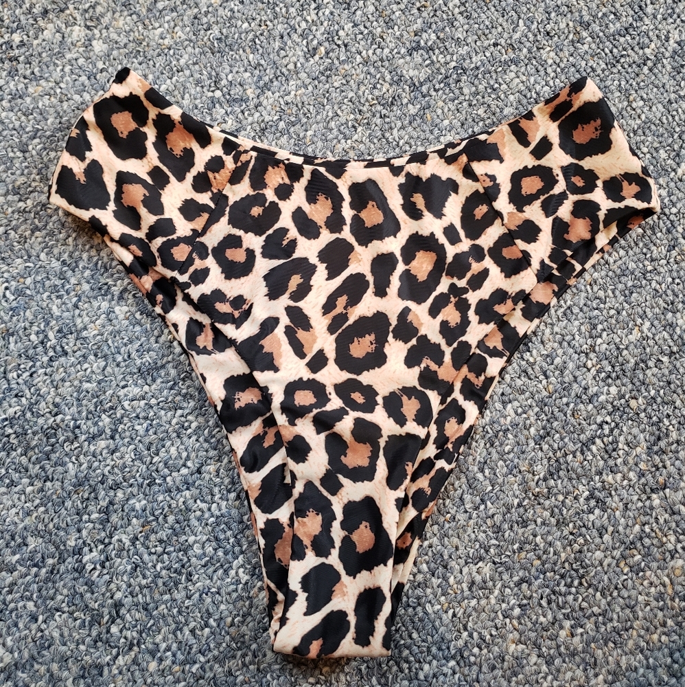 Brand New Leopard high waisted swim bottoms sz L